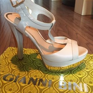 Gianni Bini 8M 5 1/2”PlatformHeel wPolishedGold